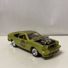1976 76 Ford Mustang II Cobra Collectible 164 Scale Diecast Diorama Model