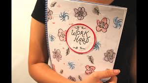 Kalemlerden silgiye, çantadan kitaplara, kendiniz hazırlayabileceğiniz ve süsleyebileceğiniz sarf malzemeleri listesindeki herkes için bir. Defter Susleme Diy Kendin Yap Okul Defteri By Bitty Tips