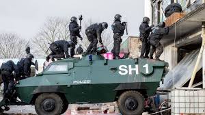 Das ist nur das halbe problem! Anti Terror Gesetze Wer Tritt Noch Auf Die Bremse