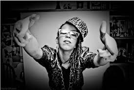 Vontade de banho de chuva te chamei pra viver uma aventura do lado que eu abrace e me sinta segura conhaque ou sorvete de uva quero desfrutar da sua doçura vem. Amar E Flora Matos Letradamusica Net