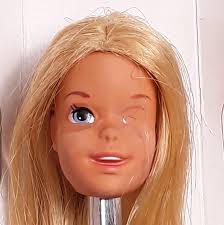 Malibu Francie was a fleamarket find. She had had a very bad hairdresser,  her head just had some bristles left. So I re-rooted her and she just  called for a bead loomed