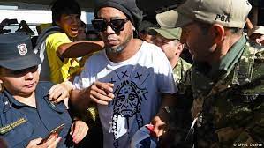 Последние твиты от ronaldinho gaúcho (@10ronaldinho). Ronaldinho Gegen Kaution Nun Im Hausarrest Aktuell Amerika Dw 08 04 2020