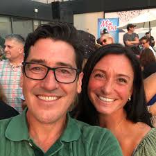 MorningMAGIC's @kendratheentertainer living out her childhood dream — she  hung out with @nkotb poolside at the @omnibostonhotel ✨ After 4 decades ….  these guys still take the time to talk and take