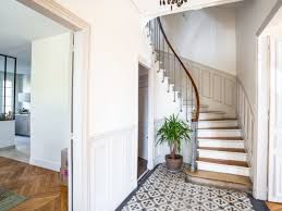 Cette Maison De 1859 A Ete Completement Renovee Maison Renovation Escalier Bois Maison A Part