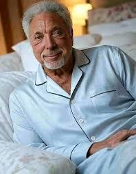 Shawn Molnar's Instagram, Twitter & Facebook