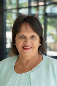 Lois Beier's Instagram, Twitter & Facebook