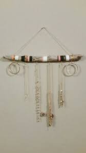 Bois Peint Pour Les Bijoux Cette œuvre D Art Va Ajouter Grand Caractere A Votre Maison Accrocher Vo Hanging Jewelry Driftwood Jewelry Jewelry Organizer Diy