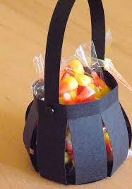 Diy Witches Cauldron Treat Basket For Halloween Halloween Bags Halloween Treat Bags Diy Diy Halloween Activities
