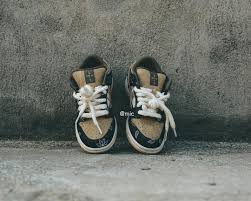After appearing in his jackboys music video only a few days ago, it's no surprise that the first leak of travis scott's forthcoming nike sb dunk low has started rising to the surface, likely simmering. First Look Travis Scott X Nike Sb Dunk Low Cactus Jack Grailify