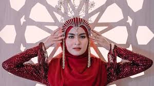Untuk anda yang sedang mencari lirik lagu tersebut kami telah menuliskannya di blog ini. Wany Hasrita Bakal Lancar Canggung Ciptaan Hael Husaini Dan Ezra Kong Sensasi Selebriti