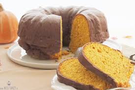 Herbstlicher Kurbis Nuss Gugelhupf Kurbiskuchen Rezepte Kurbiskuchen Lebensmittel Essen