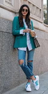 Camisa Social Com Calça Jeans Feminina 10 Producoes Descoladas Para Testar No Fim De Semana Guita Moda Roupas De Blazer Roupa Cotidiana Roupas Femininas Outono
