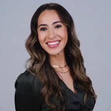 Marisa Flores's Instagram, Twitter & Facebook