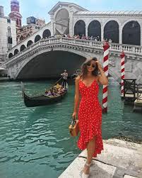 Happy New Year Genuinely Can T Believe Where This Year Has Gone But It S Been Full Of Amazing Experiences An Europe Fashion Europe Outfits Italy Outfits