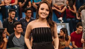 Letras de músicas de larissa manoela como 'panapaná', 'meu pacto (meus 15 anos)', 'fugir agora', 'pra ver se cola', 'tô nem aí', 'hoje a noite é nossa' e mais músicas para ouvir! Larissa Manoela Surpreende E Faz Primeira Tatuagem Apos Conseguir Autorizacao Dos Pais Tv Foco
