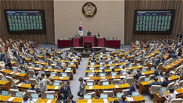 National Assembly Attempts to Elect Standing Committee Chairs Led by  Democratic Party; People Power Party Protests | SBS 뉴스