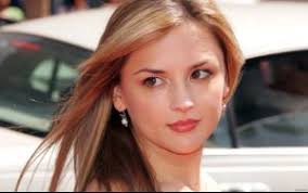 Jennifer katharine gates, the bill gates eldest daughter aged 24 years net worth is approximately $25 million. Jennifer Katharine Gates Age Wiki Net Worth Married Biography
