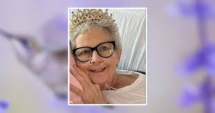 Sandra Gilbert's Instagram, Twitter & Facebook