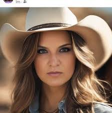 Julie Copple's Instagram, Twitter & Facebook