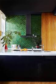 30 Green Kitchen Decor Ideas That Inspire Cveta Kuhonnyh Sten Chernaya Kuhnya Pereplanirovka Kuhni
