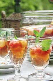 Sommer Bowle Mit Melonen Saisonale Rezepte Gartentipps Kreativideen Idyllische Regionen Und Vieles Mehr Entdecken Sie Mit Uns Die Schonsten Seiten Des La Rezept Melonen Bowle Melonen Bowle