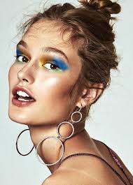 Go Wide Colorful Brush Strokes Are Kicking Basic Cat Eyes To The Curb Fashion Editorial Makeup Editorial Makeup Fashion Makeup