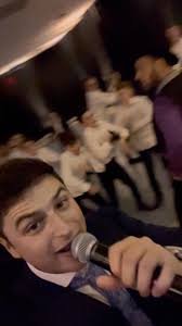 Singer & shadchan?!? Mazel Tov to Yossi Newman's son Avi!! @yossinewman  @yitzchokheilbrun2.0 #lchaim #mazeltov #shadchan #meirsolomonmusic  #yossinewman #simcha #singing #dancing