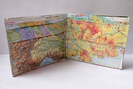 Das Hier Ist Ein Kleiner Geldbeutel Aus Alten Landkarten Eigentlich Wollte Ich Das Mit Plastiktuten Bugeln Ausprobieren Aber Da Alte Karten Geldbeutel Karten