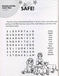 Snij een gat in het deksel van de schoendoos. Daniel Bible Crafts And Games For Children Induced Info