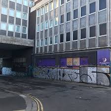 Royal sussex county hospital is situated only 1.6 km away.it is next door to british airways i360 and surrounded by bars and. The Bathroom Picture Of Premier Inn Brighton City Centre North Street Hotel Tripadvisor