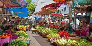 Jul 22, 2021 · pasar merupakan tempat bertemunya penjual dan pembeli dan dalam pasar ada banyak produsen dan konsumen, untuk itu ada banyak persaingan dalam pasar maka sebagai produsen mereka harus mampu mengidentifikasi segmen pasar, penentuan posisi produk untuk mencapai target pasar agar konsumen tertarik dengan produk yang di tawarkan. Macam Macam Pasar Berdasarkan Strukturnya Lengkap Beserta Contoh Merdeka Com