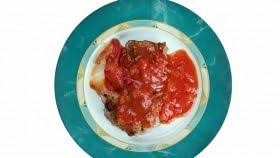 Bisogna infarinare le scaloppine e rosolarle nel burro.una volta cotte toglierle dalla padella,far rosolare la cipolla con un po'. Ricetta Scaloppine Con I Capperi Le Ricette Di Buonissimo