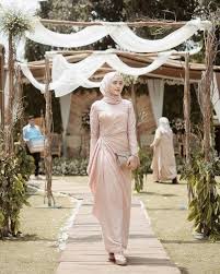 Baju kebaya merupakan salah satu busana khas suku jawa yang melambangkan keanggunan wanita. 49 Model Gamis Brokat Populer