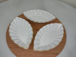 بيت العائلة on instagram صحون مقبلات او كرزات تركي السعر 3 قطع ٥٠٠٠ دينار يتوفر توصيل لكافة المحافظات بيت العائلة تسوق بغداد ت in 2021 pie dish dishes tableware