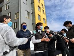 Hijo de un minero del carbón, alarcón trabajó algún tiempo dibujando cómics para una revista de la zona antes de ingresar a carabineros, el año 1994. Recoleta Entrego Los Primeros Departamentos De La Inmobiliaria Popular Radio Paulina