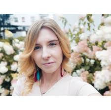 Cykl: "Z pamiętnika byłej katoliczki"✒️🎯 "Wymyślone zasady, trzymające w  szachu"♟️ 🤔Przypomniał mi się ostatnio jeden epizod z czasów kiedy byłam  jeszcze pobożną katoliczką. A mianowicie ... W czasach liceum, najpierw  przed pójściem