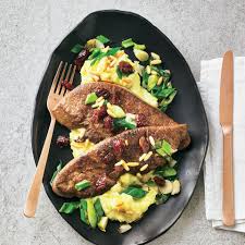 Gebratene Kalbsleber Mit Kartoffelmus Und Portwein Sosse In Einer Portwein Sosse Schmeckt Die Kalbsleber Einfach Kostlich D Kalbsleber Leckeres Essen Rezepte