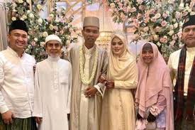 10 transformasi pesona alika islamadina dari prewed hingga akad nikah. Usai Akad Nikah Pada Bulan Ramadhan Kini Uas Dan Istri Gelar Pernikahan Dan Dihadiri Banyak Artis Terungkap Isi Souvenir Yang Diberikan Semua Halaman Grid Star