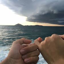 Va veti petrece acest weekend invatand mai multe despre iubirea romantica si va veti crea o relatie mai puternica cu. Nimeni Nu M A Strans In Brate Ieri