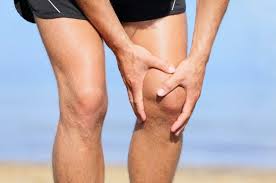 En plus de cela, les causes les plus classiquement, la plupart des douleurs du genou en course à pied sont situées soient sur le côté du genou (latéral), soit sur l'avant du genou (sur. Soigner Le Syndrome De L Essuie Glace Ou Tfl Runmotion L Appli Running