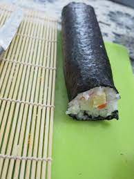 Coba buat sushi sendiri di rumah yuk. Nanyfadhly Resepi Sushi Memikat Hati