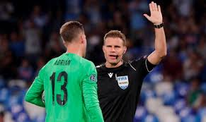 Juan cuadrado of juventus is shown a red card by referee felix brych. German Felix Brych To Referee Ahly Zamalek Super Cup Game Egyptian Football Sports Ahram Online