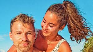Sein geschätztes gehalt liegt bei 30.000 euro pro jahr. Sarah Lombardi Mochte Julian Buschers Bruder Verkuppeln Promiflash De