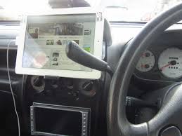 先日東京へ行く前 那覇空港でアップしようと思って アップできていなかった 僕の車の写真ｗ 16万キロ走っている中古の軽ですが ナビにもなり ネットも出来て結構便利なipadですｗ 中古 便利 軽