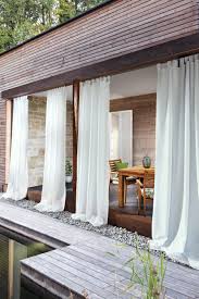 Weisse Vorhange Fur Den Garten Blickdichte Outdoor Vorhange Modern Design Terrassen Jalousien Aussenterasse Weisse Vorhange