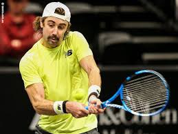 There are 3 clubs in which she played. Jordan Thompson Kandaskan John Isner Di New York Liga Olahraga