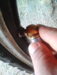 Penjagaan tayar yang betul boleh melancarkan perjalanan dan mengekalkan prestasi motosikal. Tekanan Angin Tayar Motor Yang Tepat Perlu Di Isi Cakap Pomen Motor