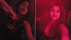 Oviya Latest Viral Video From Bangkok: Bigg Boss Tamil Fame Actress Oviya  Helen Enjoys Dancing and Clubbing Days After Alleged Private MMS Leaked  Scandal | 🎥 LatestLY