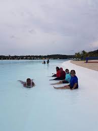 Anda ingin membangun kolam renang dan perlu informasi berapa biaya membangun kolam renang 2019 ? Dipinggir Kolam Renang Rasa Pantai Picture Of Crystal Lagoon Bintan Island Tripadvisor