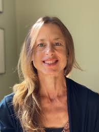 Laura Stark's Instagram, Twitter & Facebook